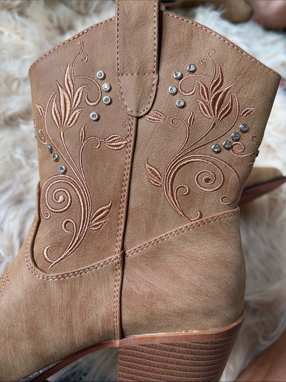 Women’s Tan Western Boots with Embroidered Detail & rhinestone’s - Picture 2 of 7